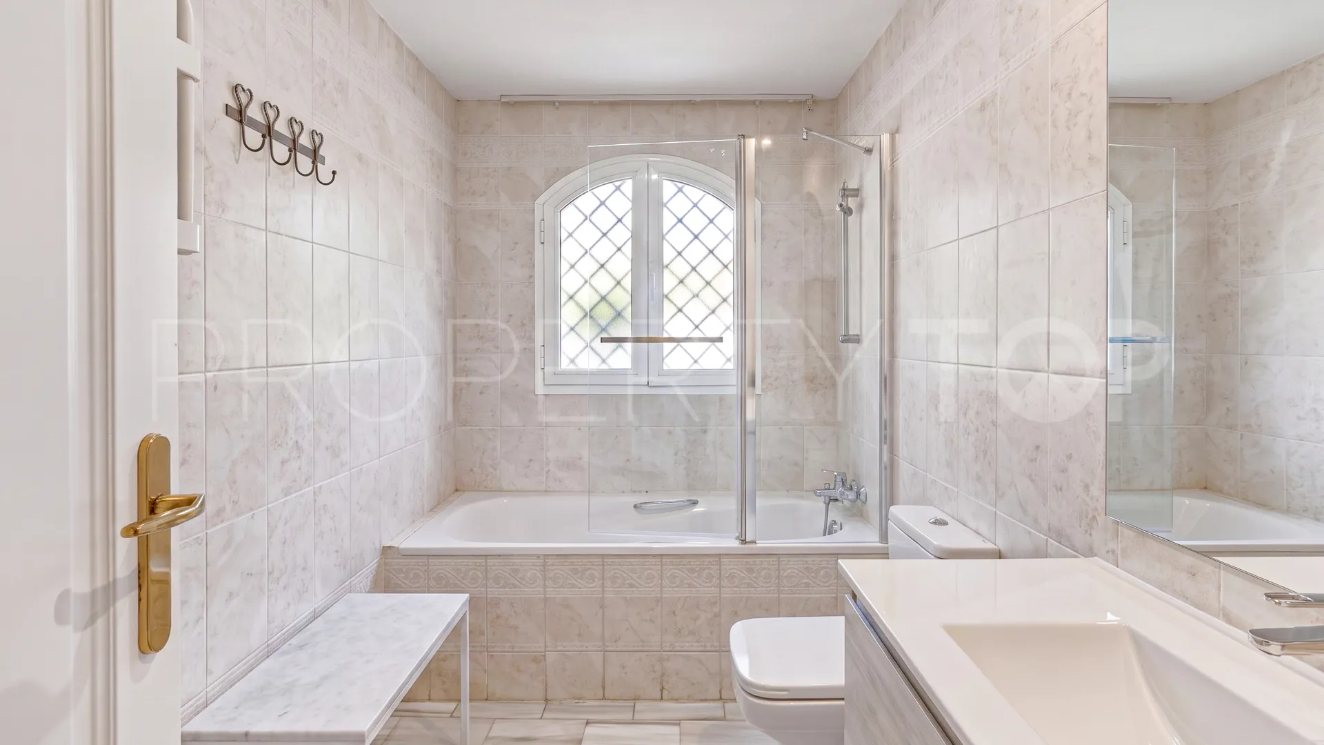 Elviria ground floor apartment for sale