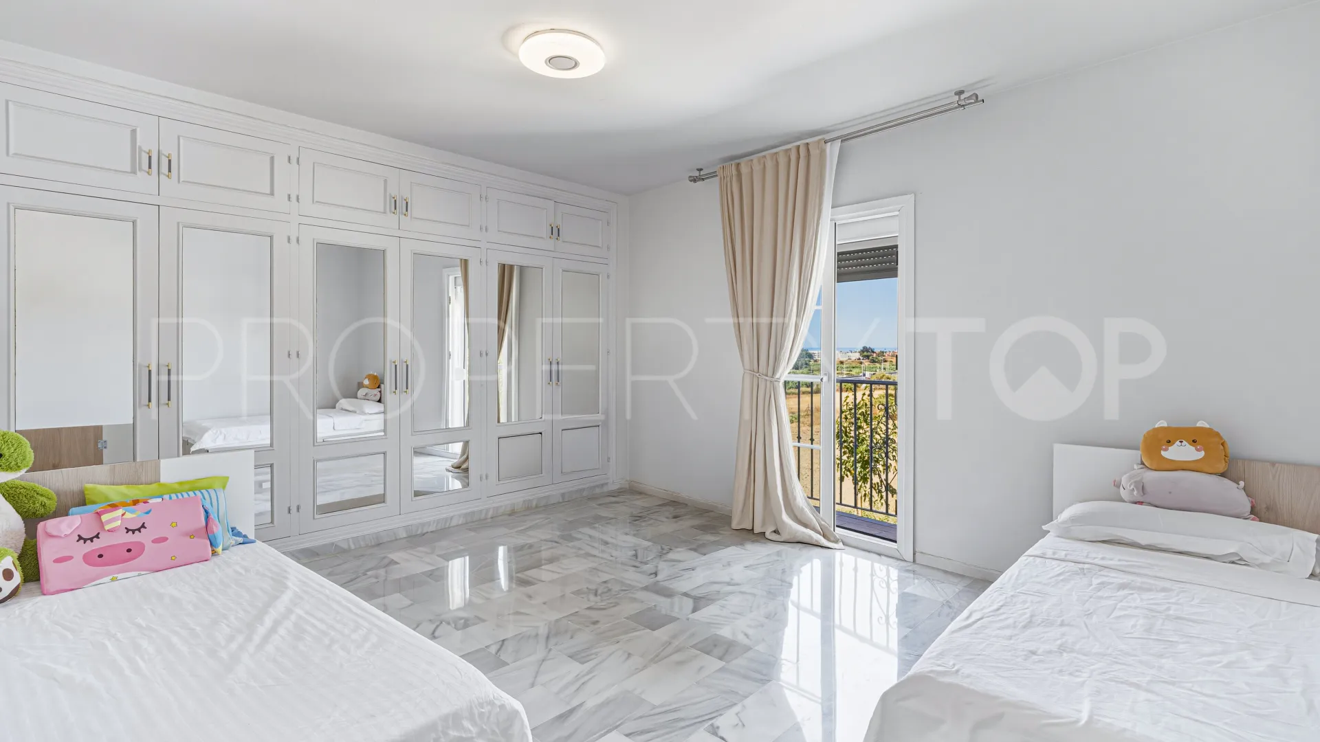 For sale Cancelada 5 bedrooms town house