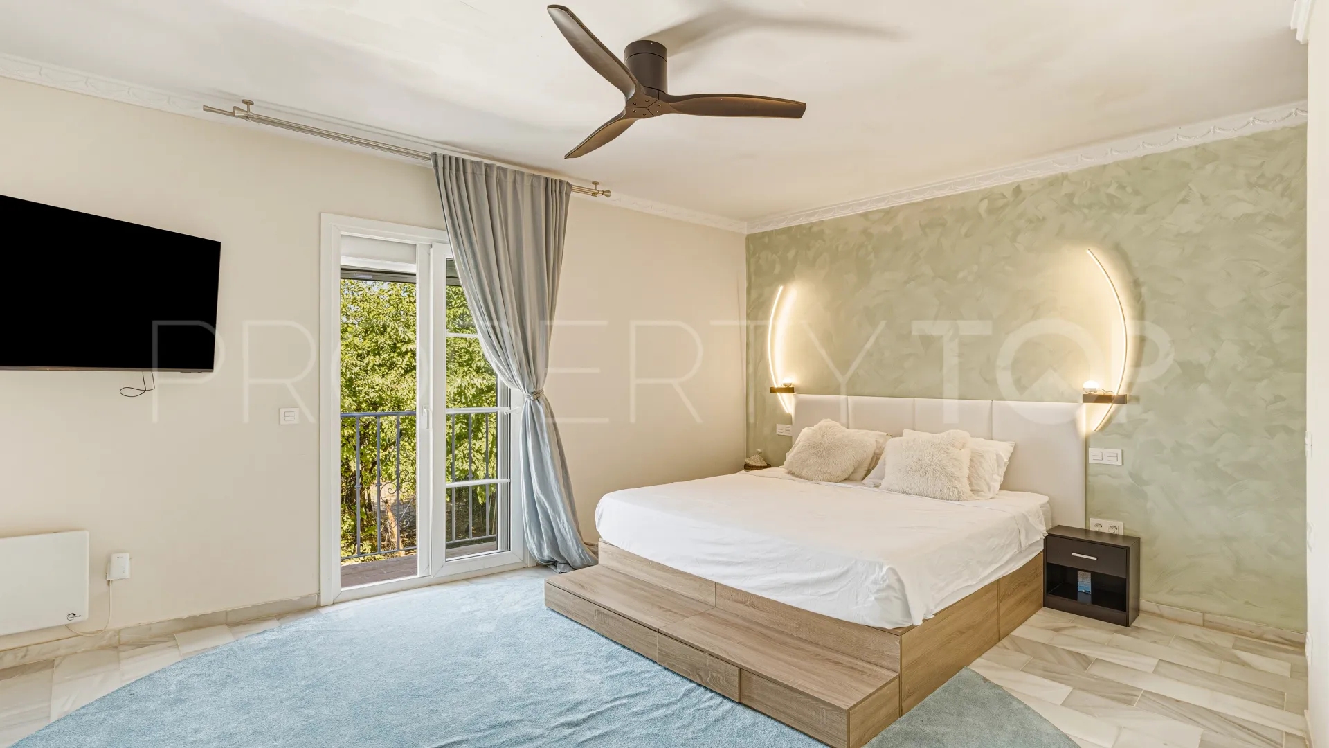 For sale Cancelada 5 bedrooms town house
