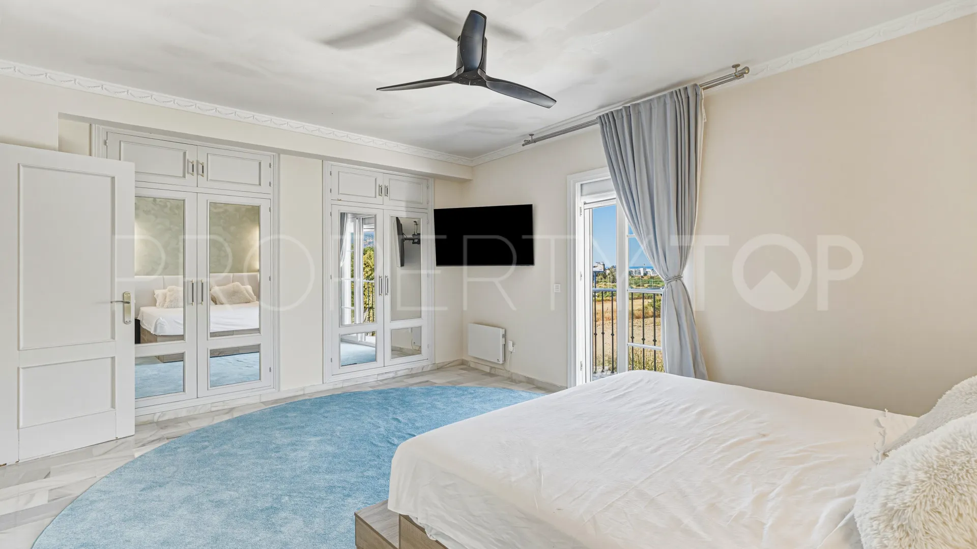 For sale Cancelada 5 bedrooms town house