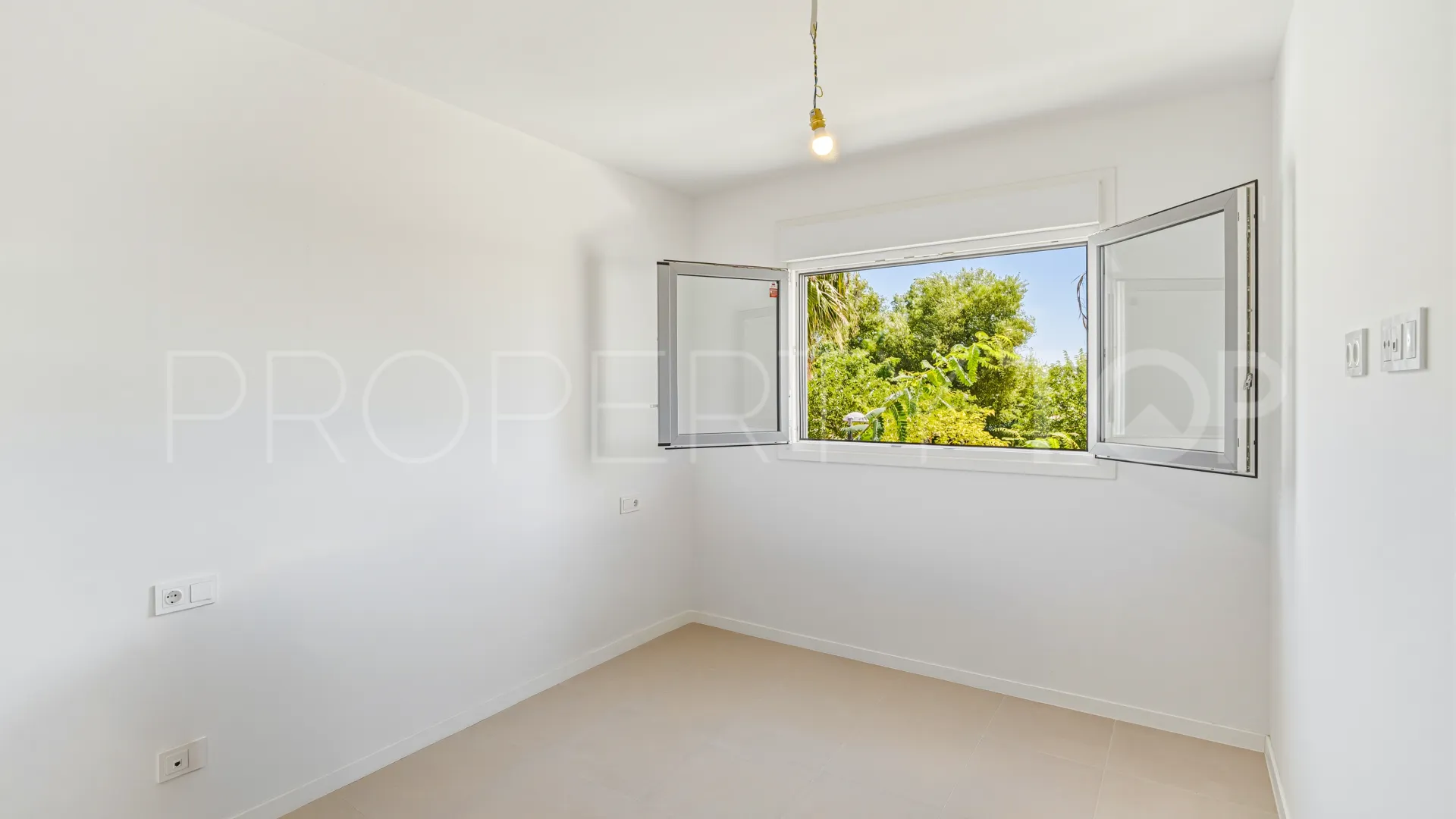 2 bedrooms apartment in Aqua Gardens for sale