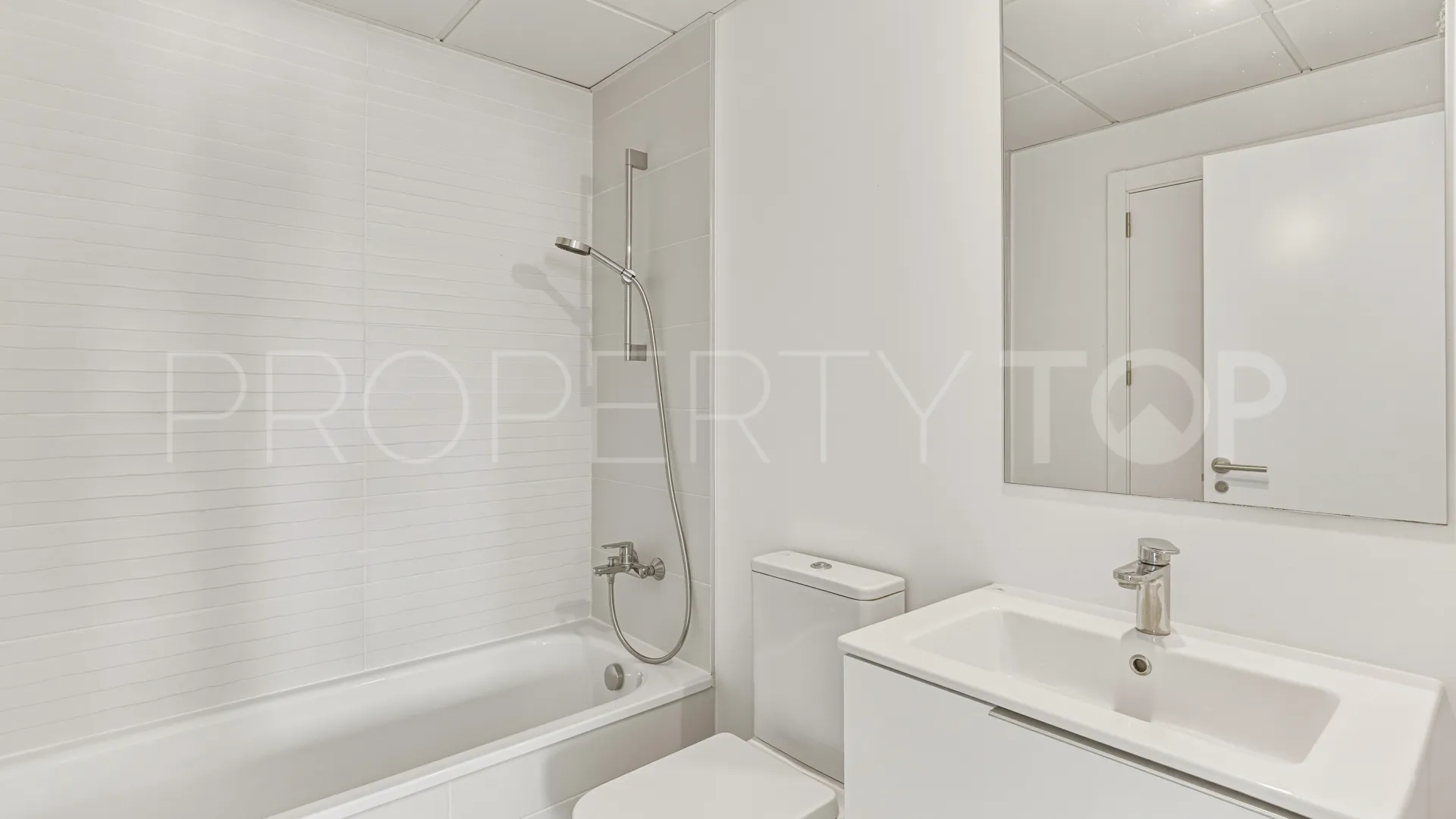 2 bedrooms apartment in Aqua Gardens for sale