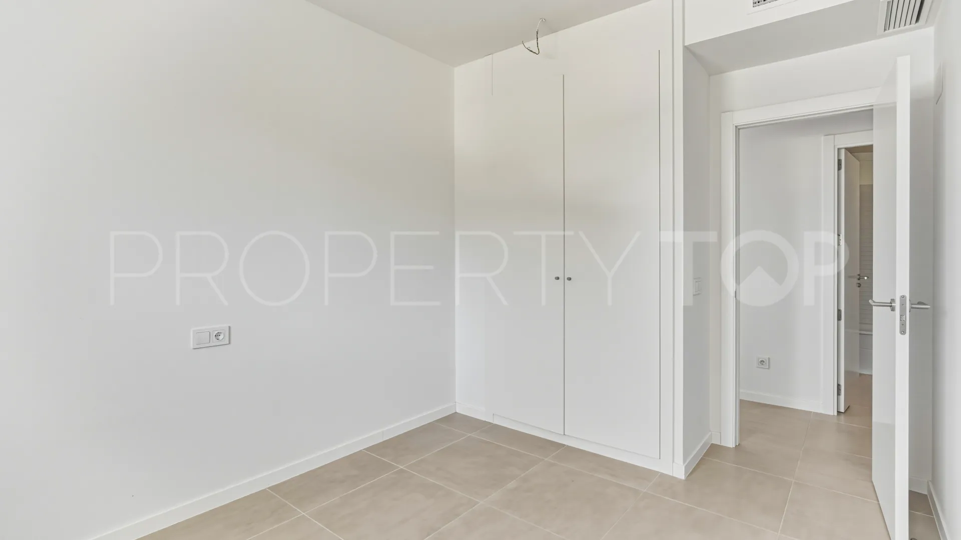 2 bedrooms apartment in Aqua Gardens for sale