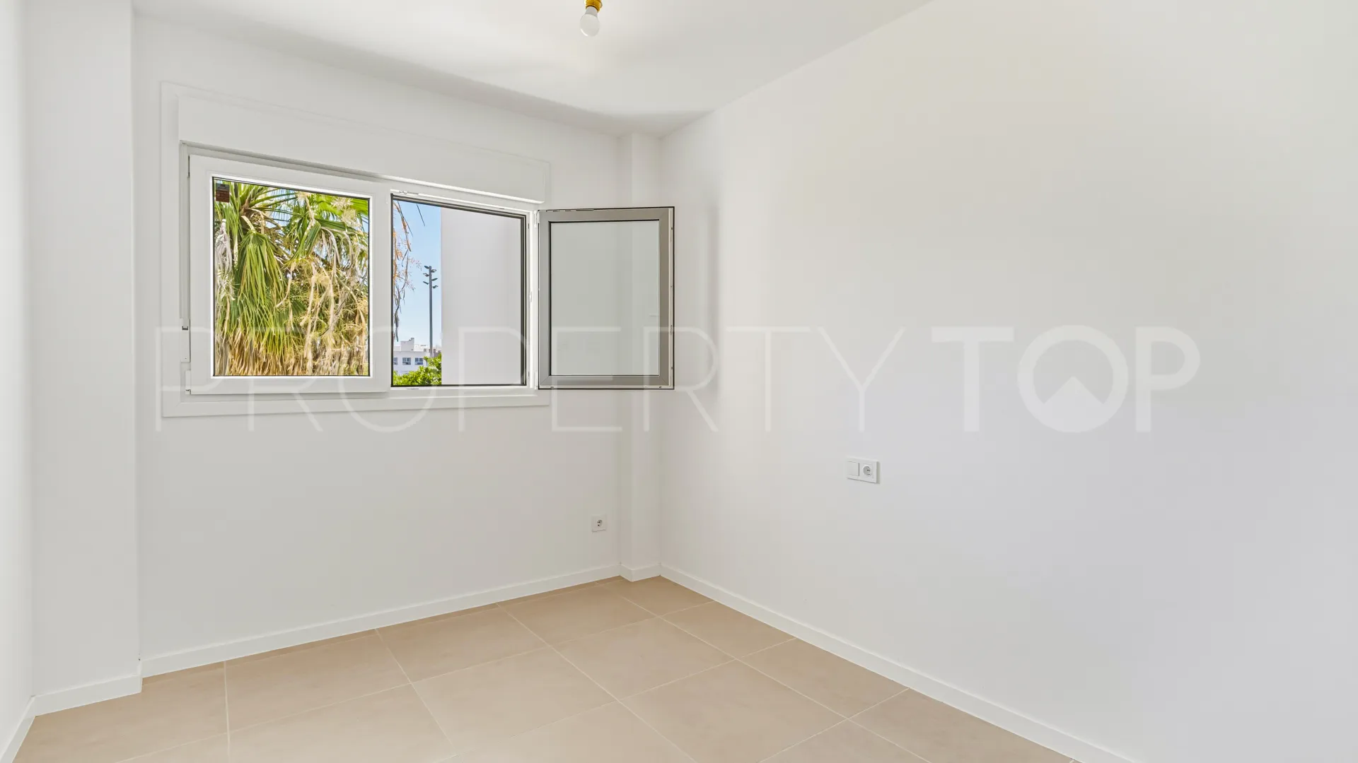2 bedrooms apartment in Aqua Gardens for sale