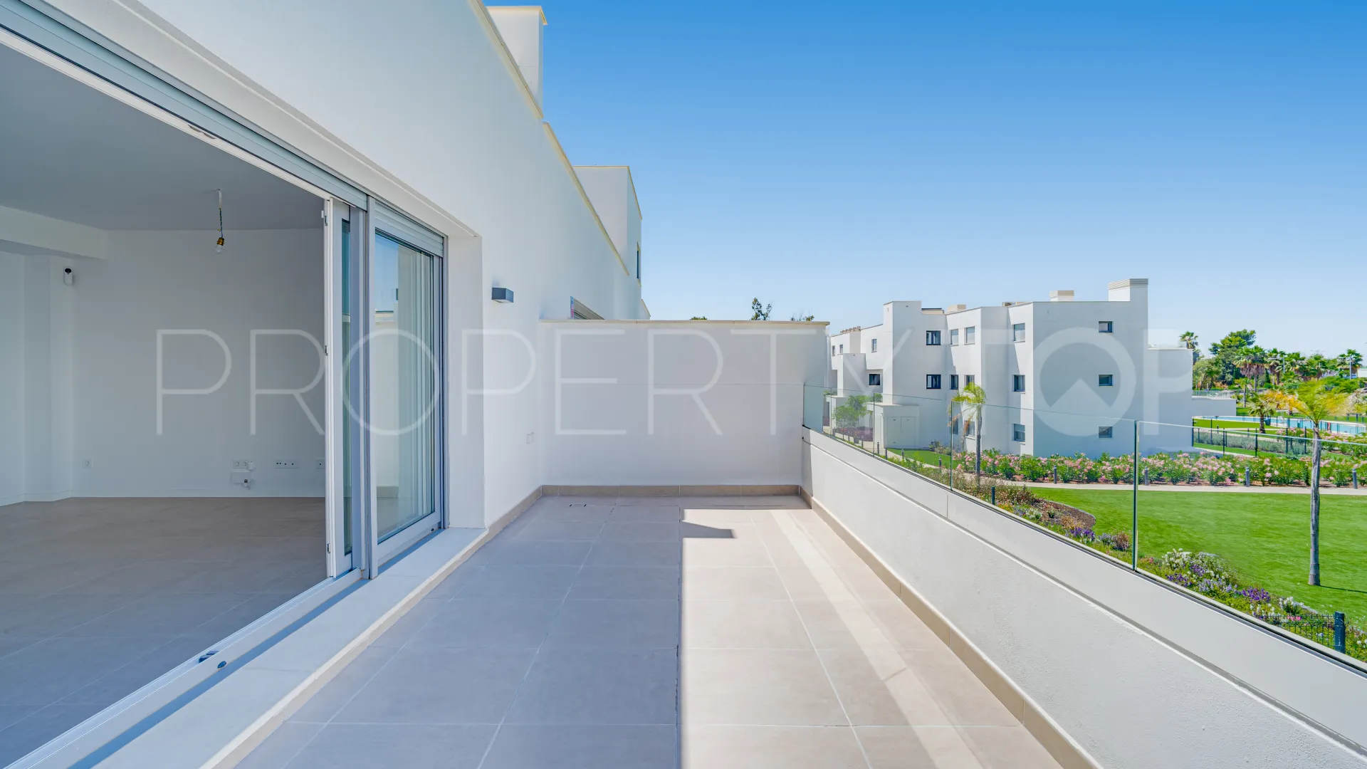 2 bedrooms apartment in Aqua Gardens for sale