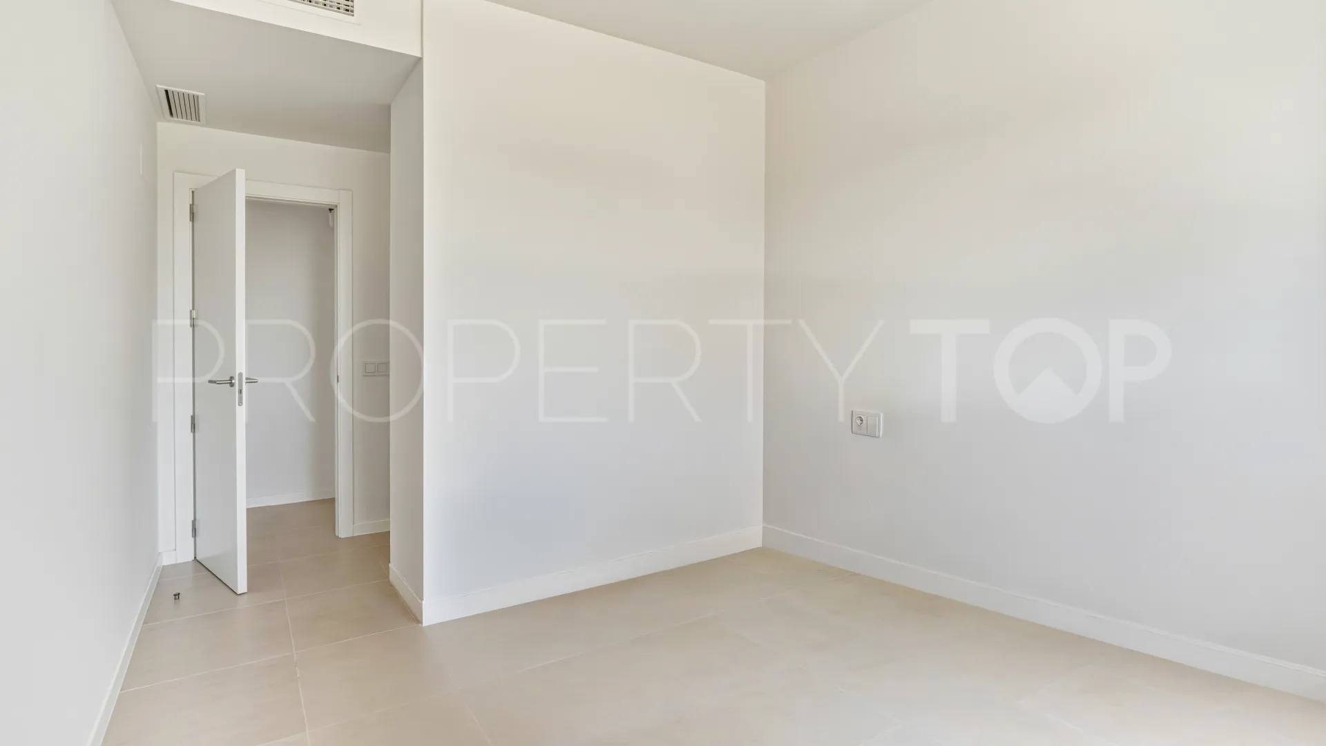 2 bedrooms apartment in Aqua Gardens for sale