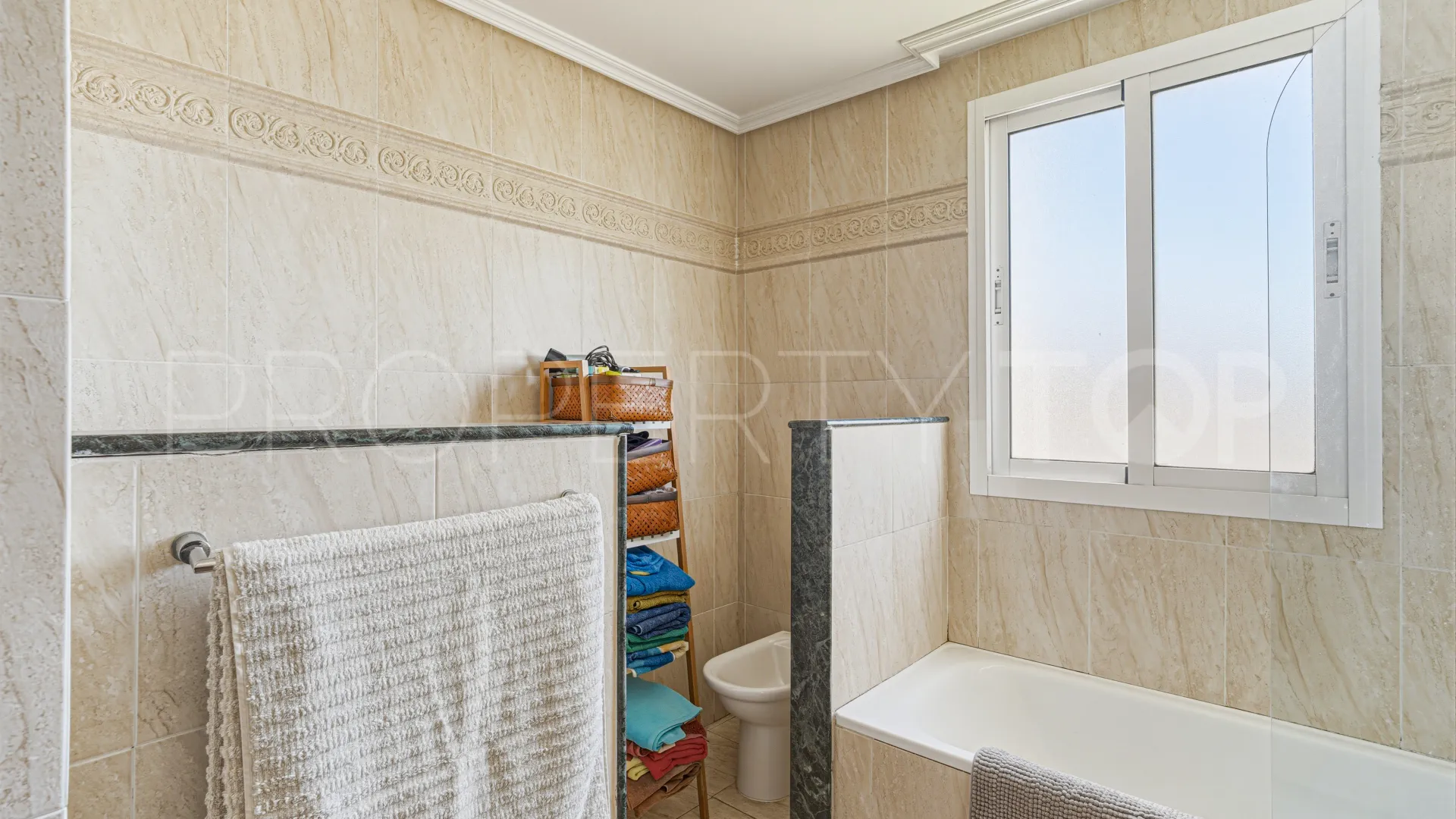 Apartment with 3 bedrooms for sale in Selwo Hills