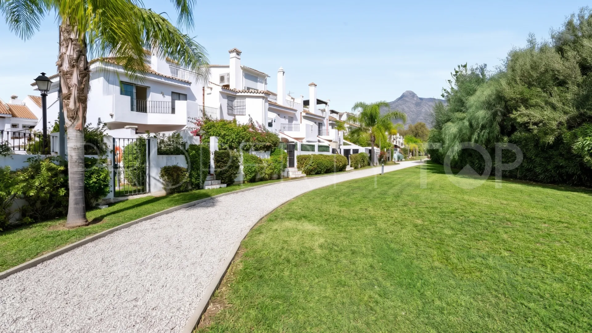 Comprar adosado de 3 dormitorios en Los Naranjos de Marbella