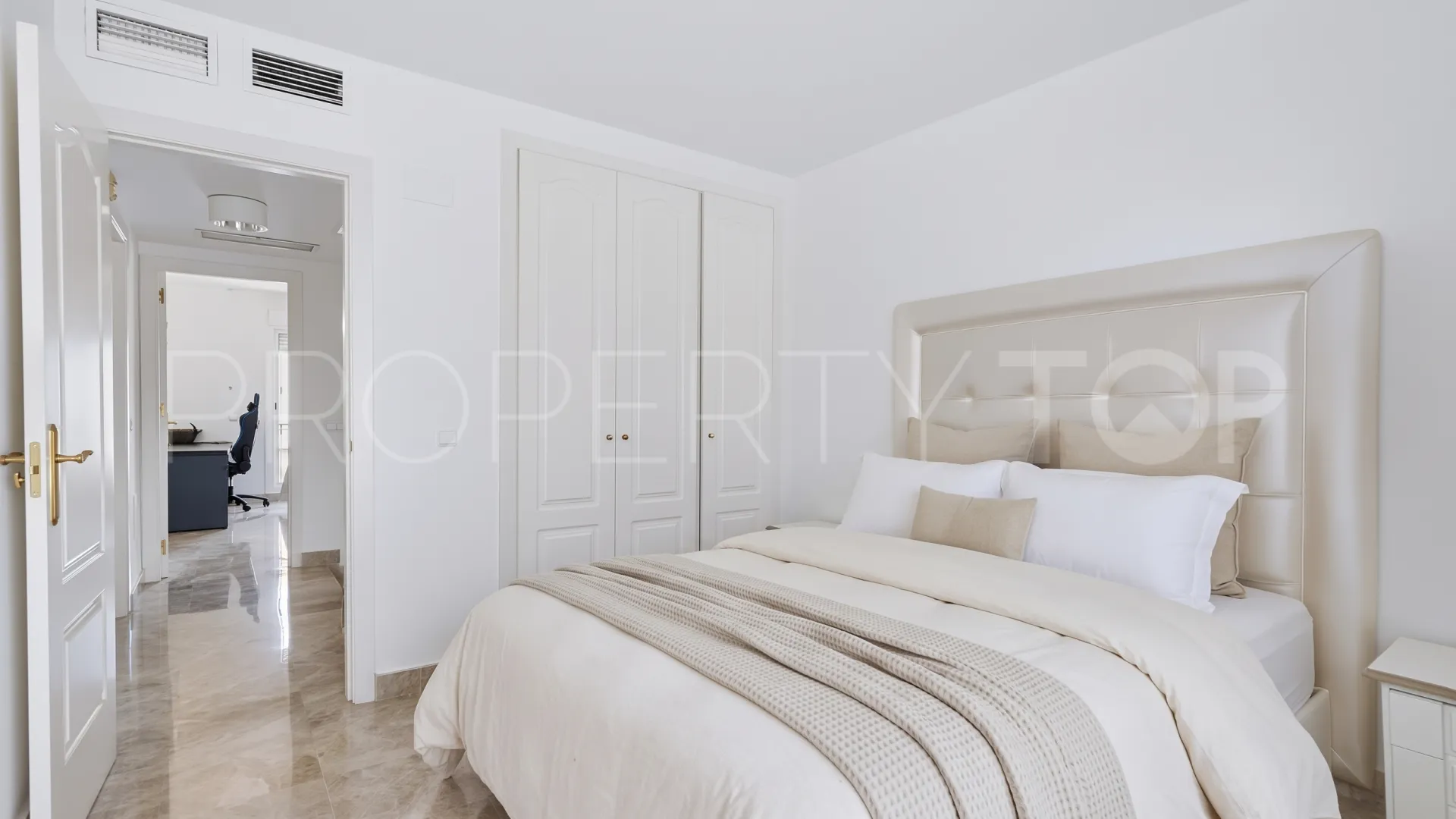 Comprar adosado de 3 dormitorios en Los Naranjos de Marbella