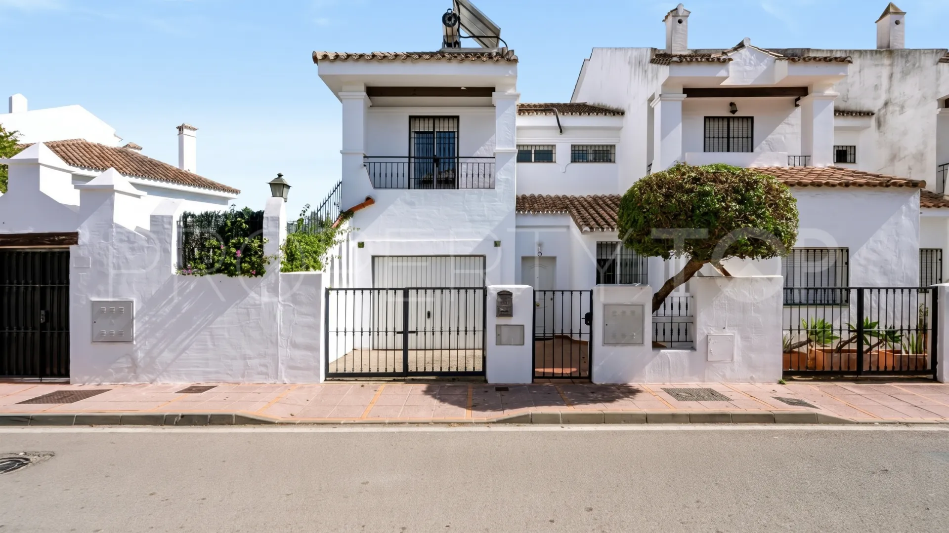 Comprar adosado de 3 dormitorios en Los Naranjos de Marbella
