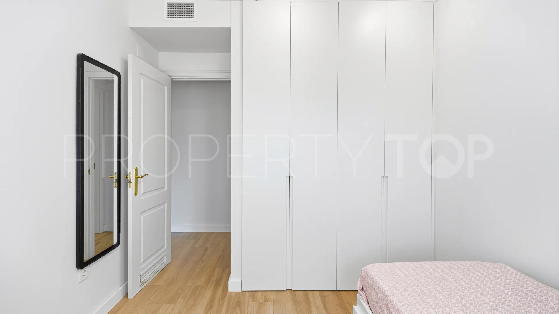 Se vende apartamento en San Pedro Playa con 2 dormitorios