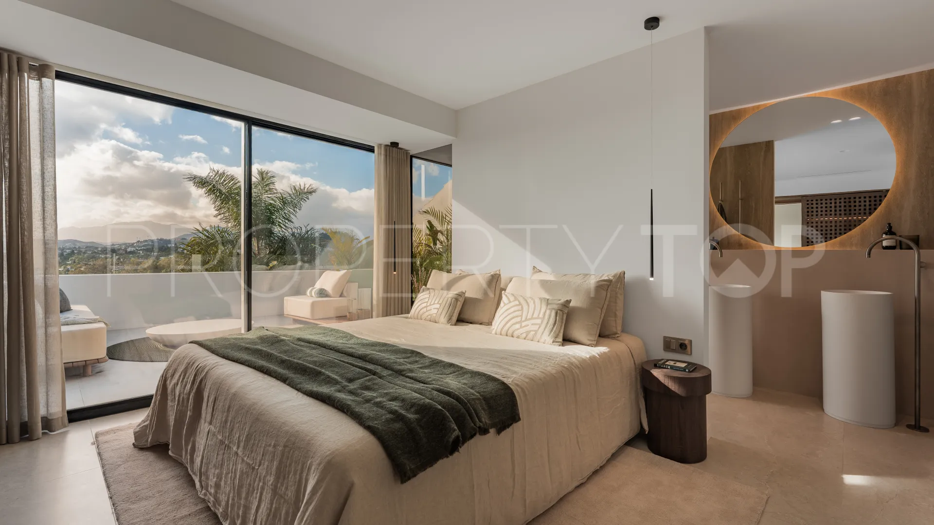 For sale town house with 3 bedrooms in Altos de Aloha