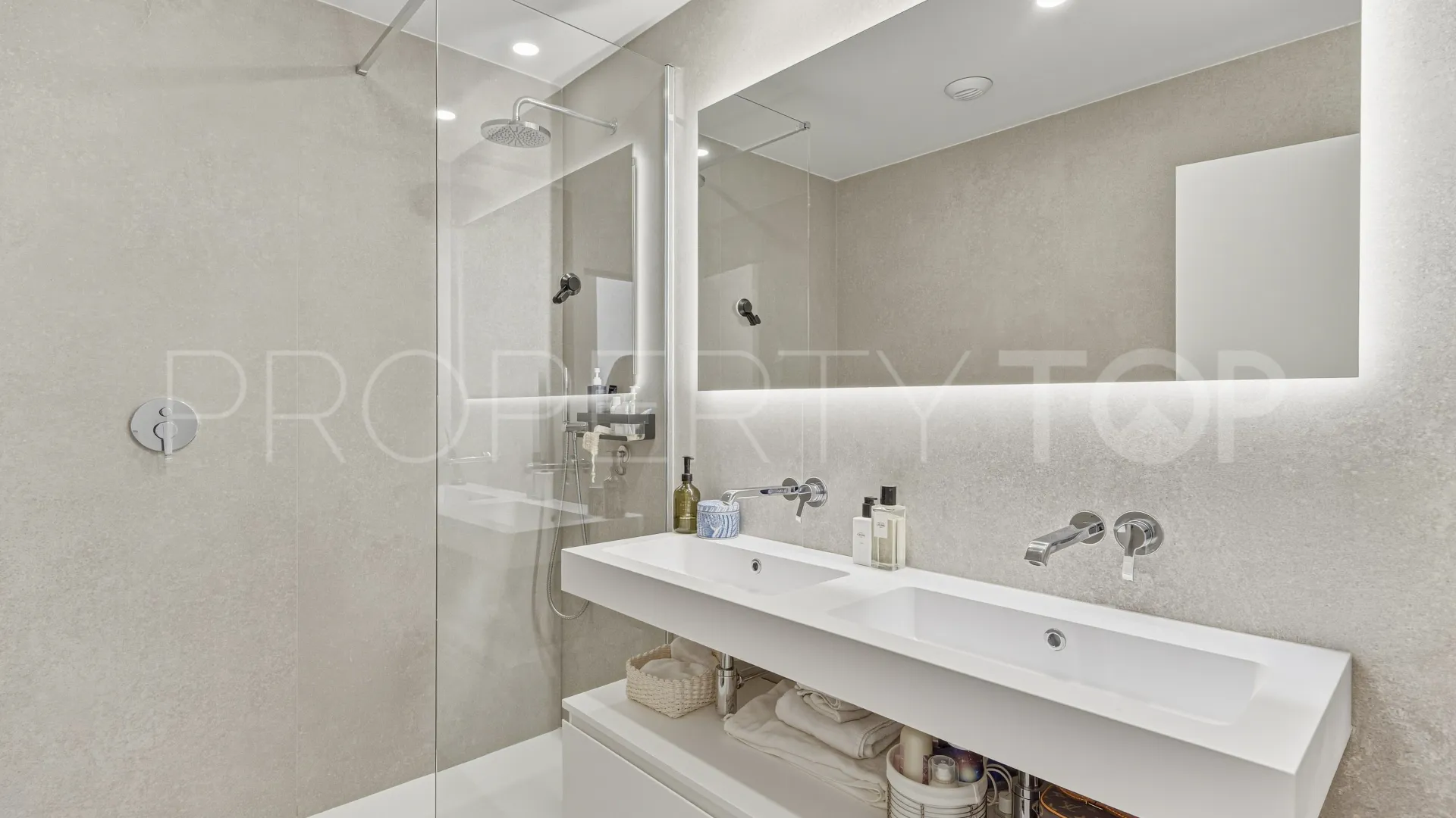 Se vende apartamento planta baja en Los Altos de los Monteros