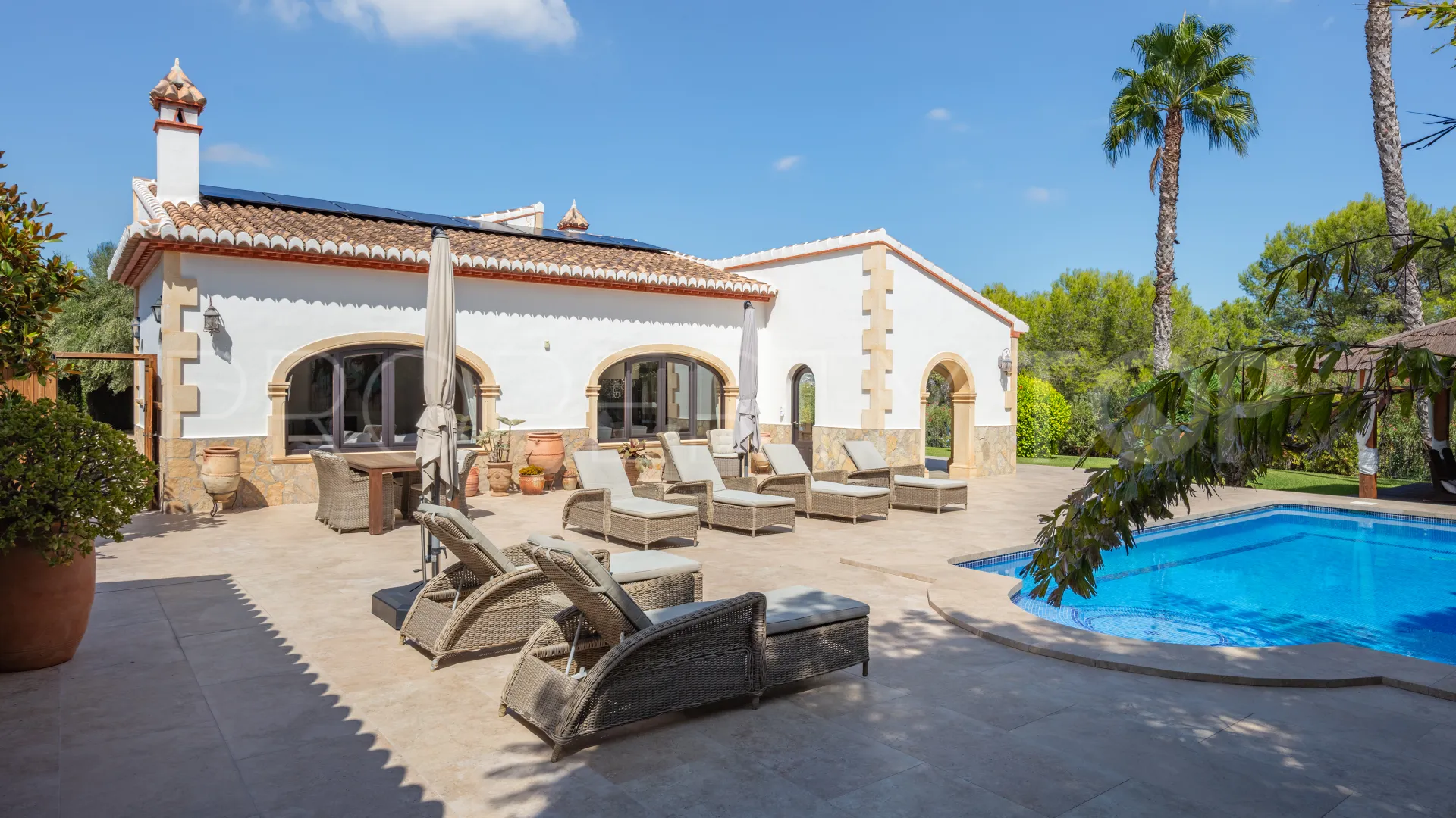 Villa in La Lluca for sale
