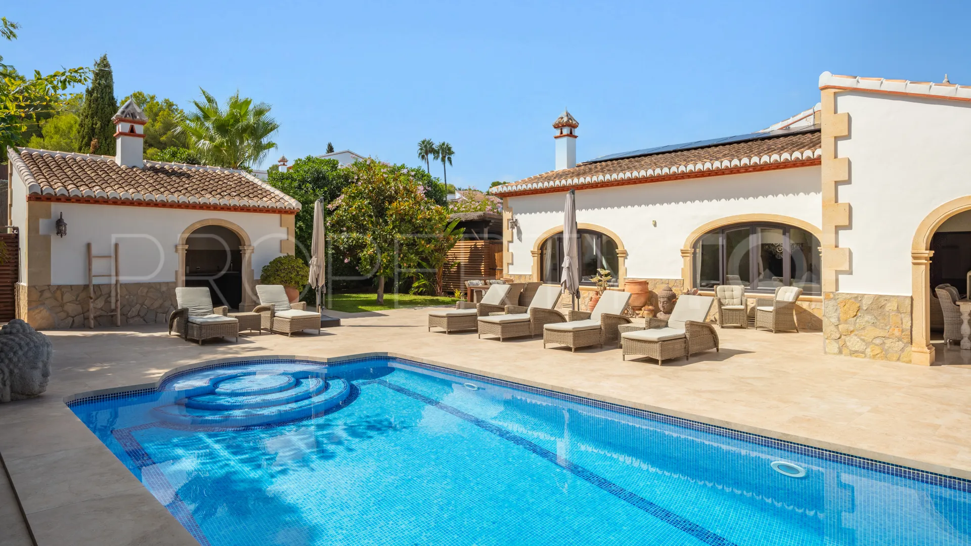Villa in La Lluca for sale