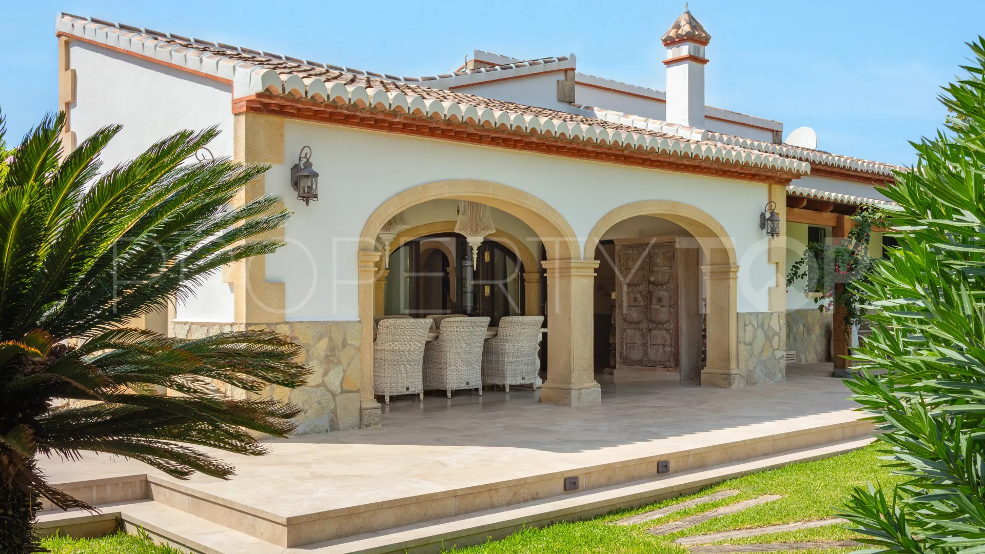 Villa in La Lluca for sale