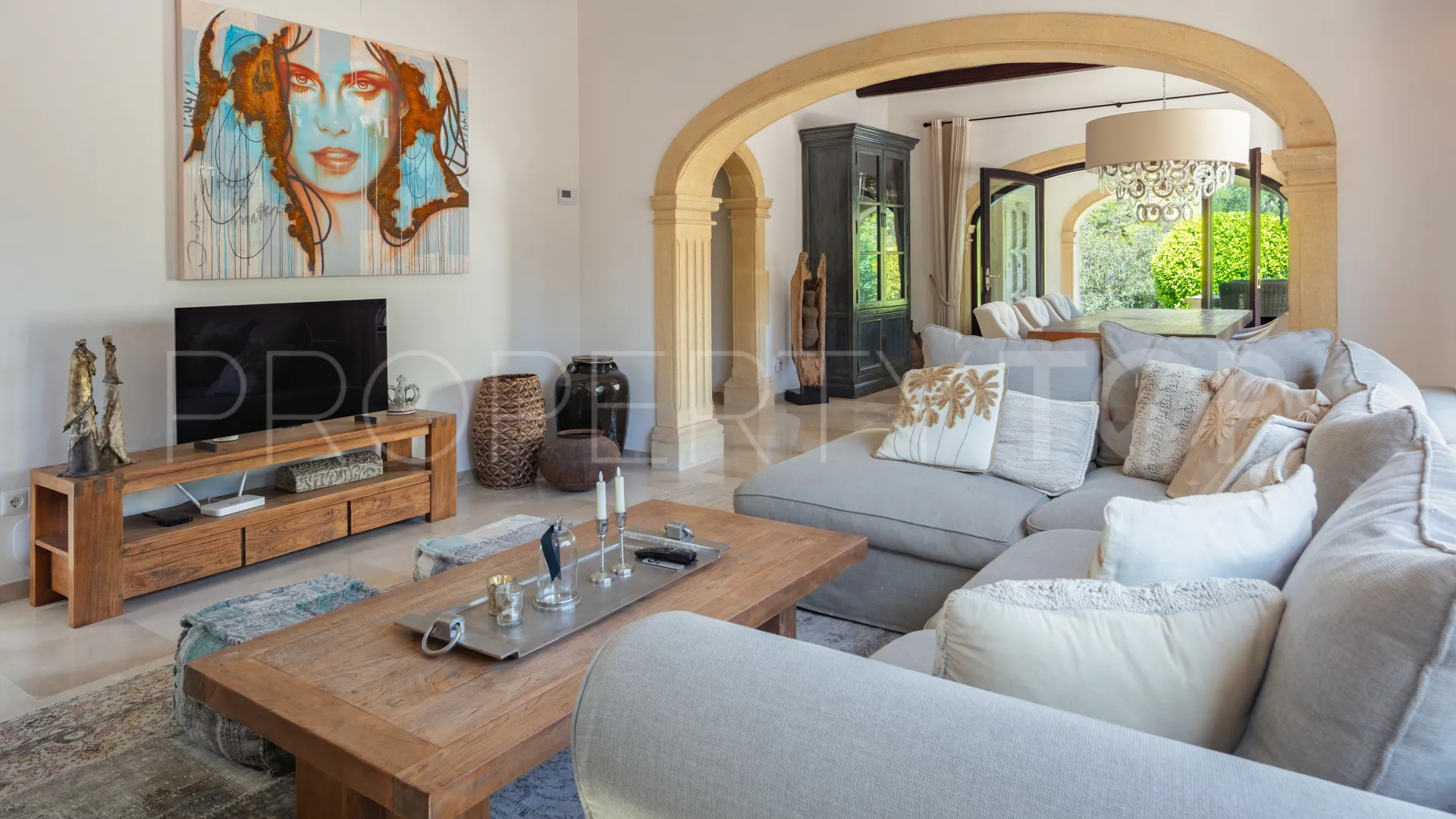 Villa in La Lluca for sale