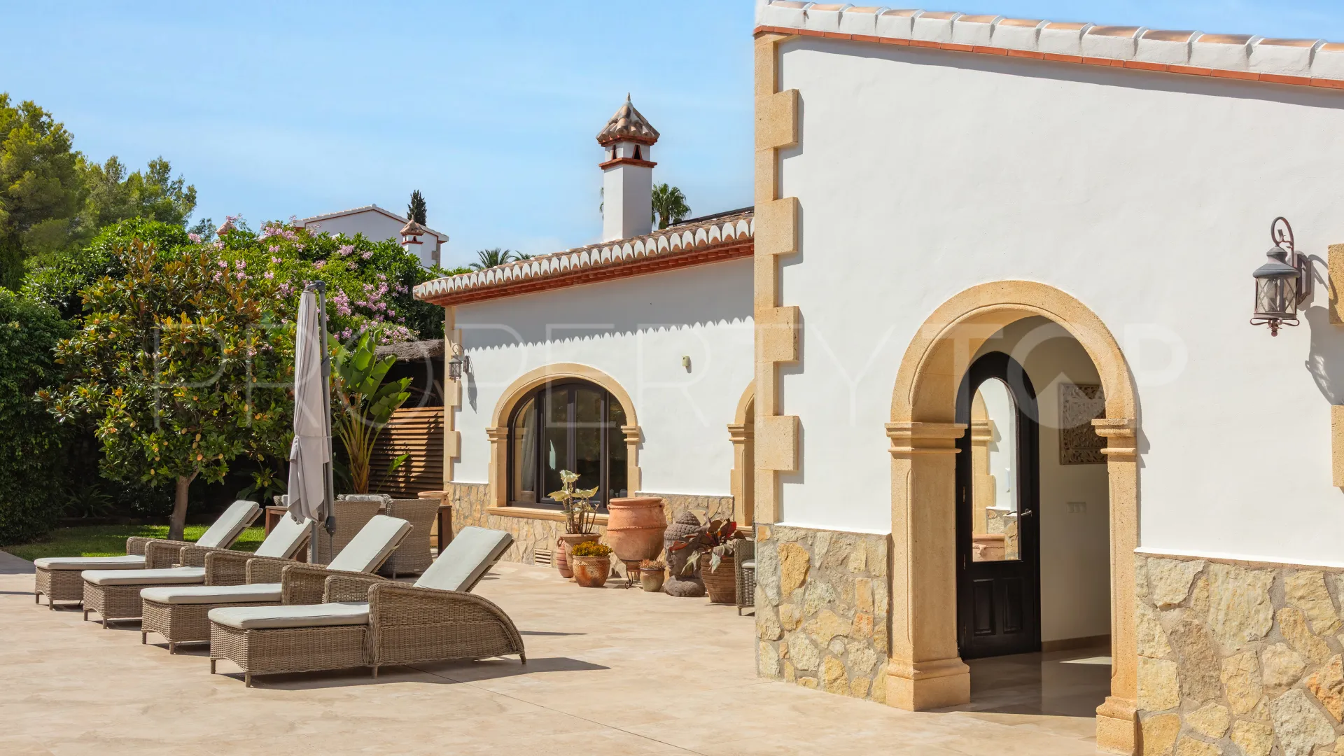 Villa in La Lluca for sale