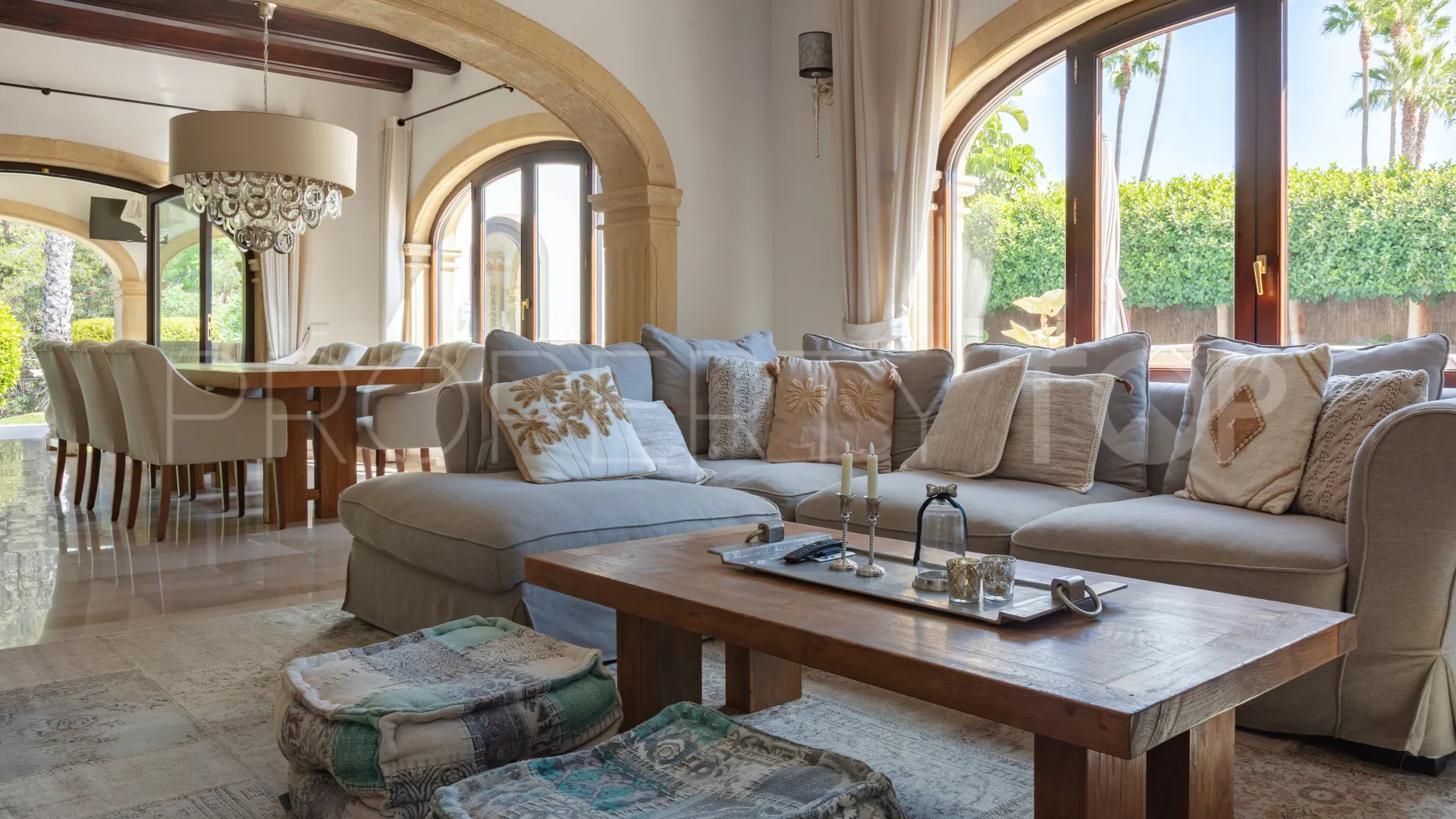 Villa in La Lluca for sale