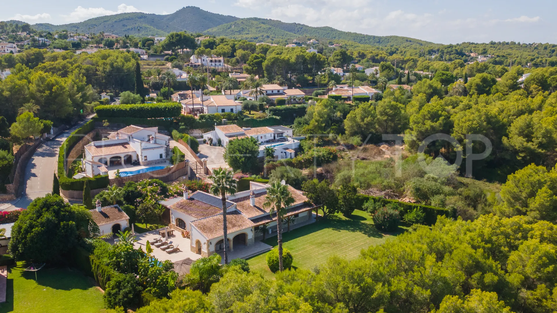 Villa in La Lluca for sale