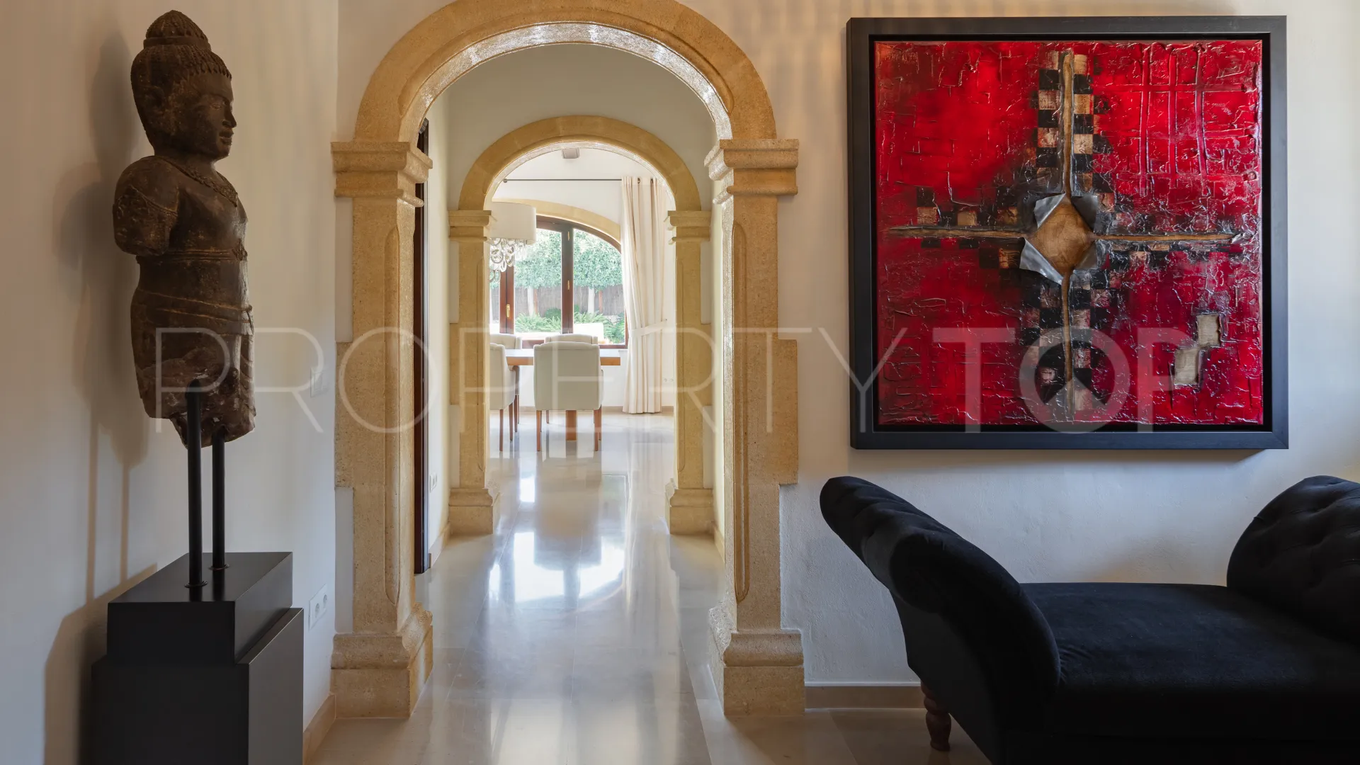 Villa in La Lluca for sale