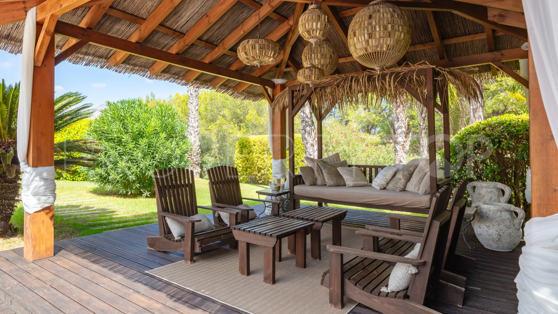 Villa in La Lluca for sale