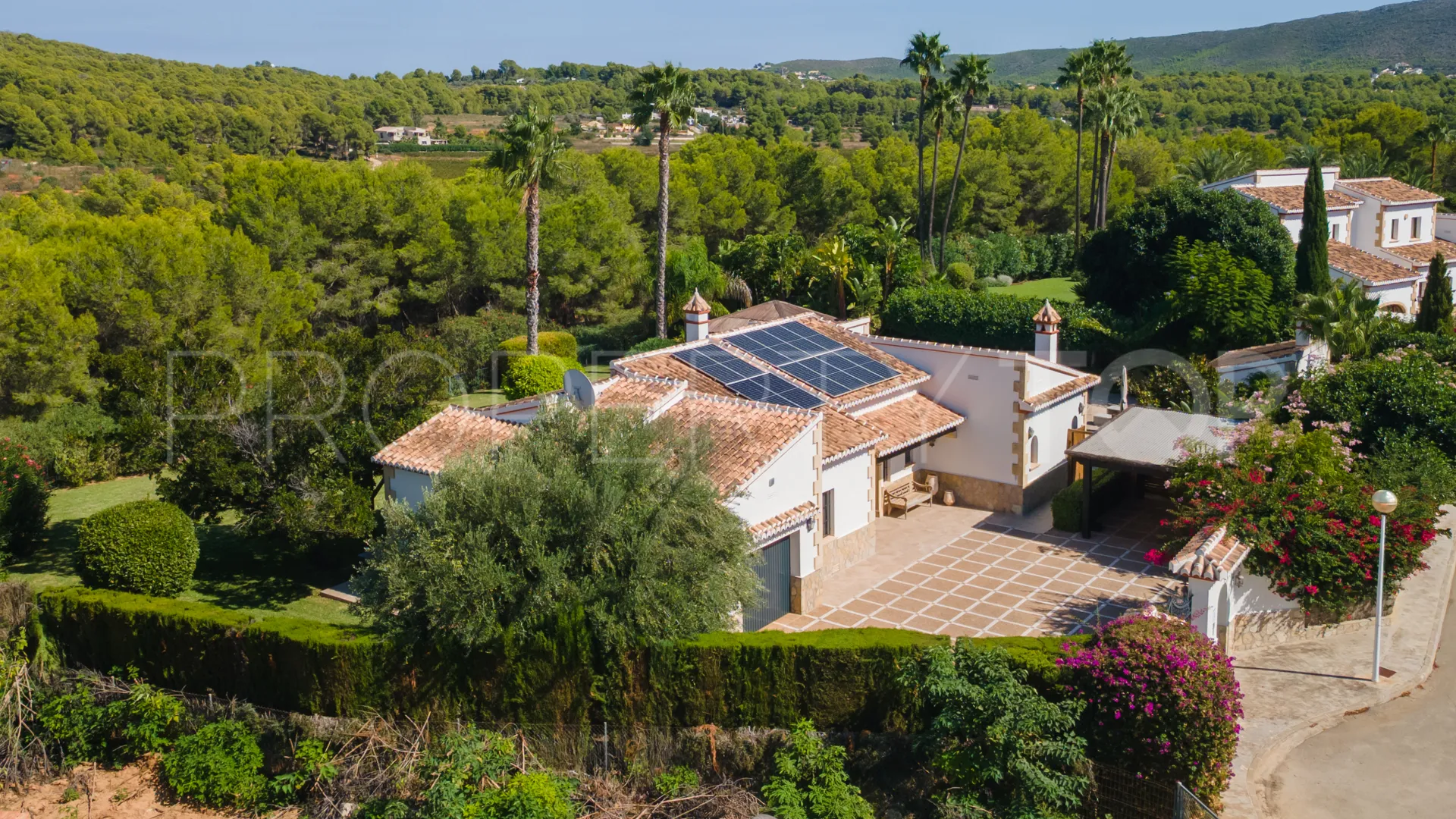 Villa in La Lluca for sale
