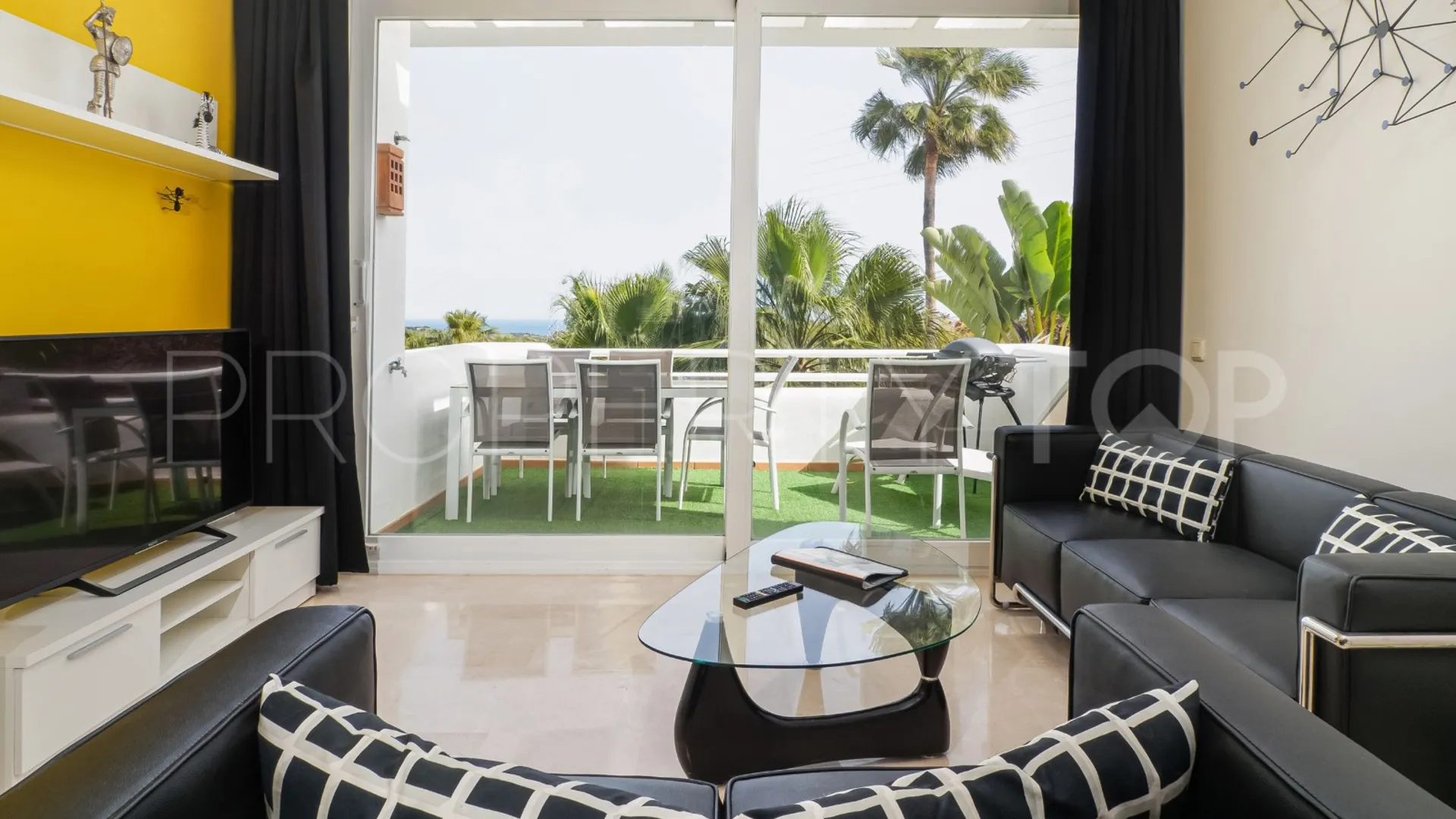 2 bedrooms Alcazaba Lagoon flat for sale