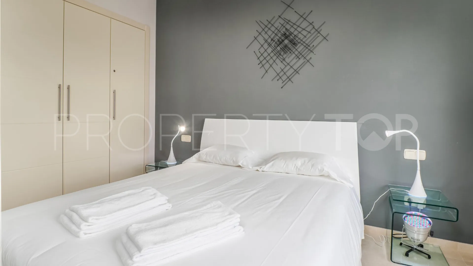 2 bedrooms Alcazaba Lagoon flat for sale