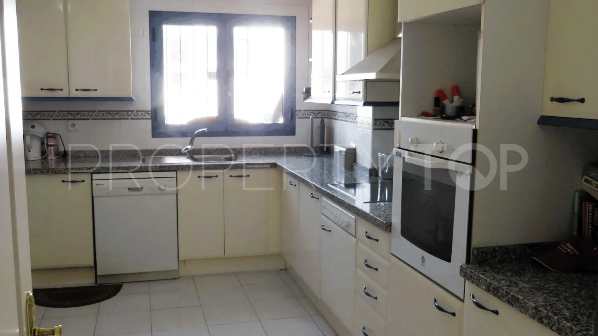 Penthouse in Puerto La Duquesa for sale