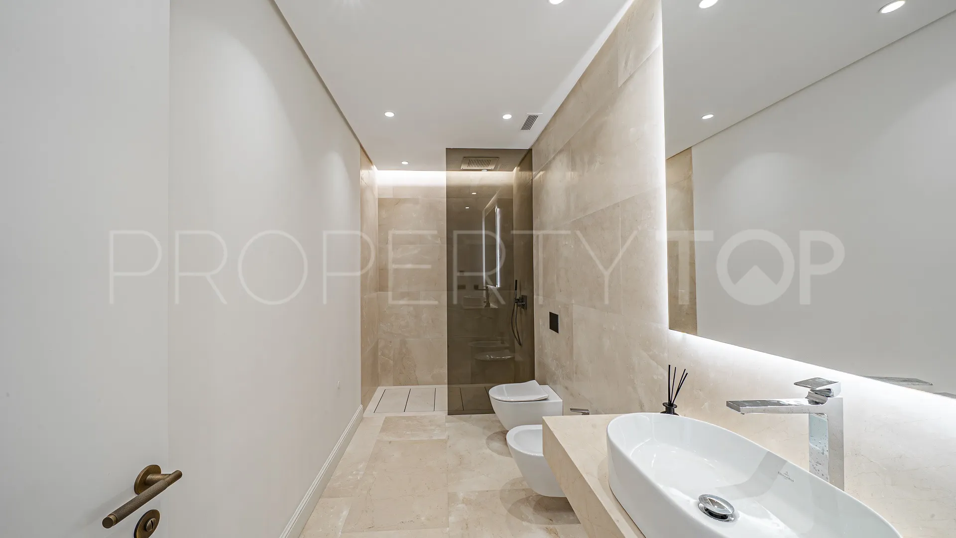Villa for sale in Las Lomas del Marbella Club