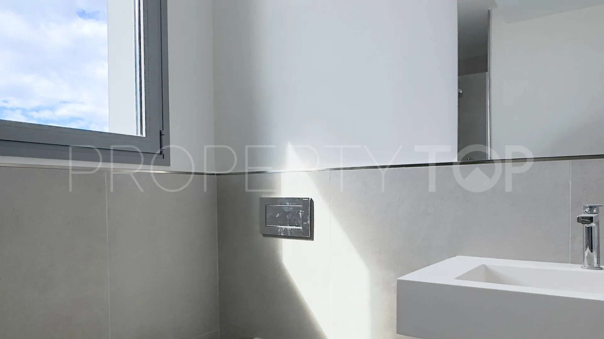 Se vende villa pareada en Guadalmina Alta de 3 dormitorios