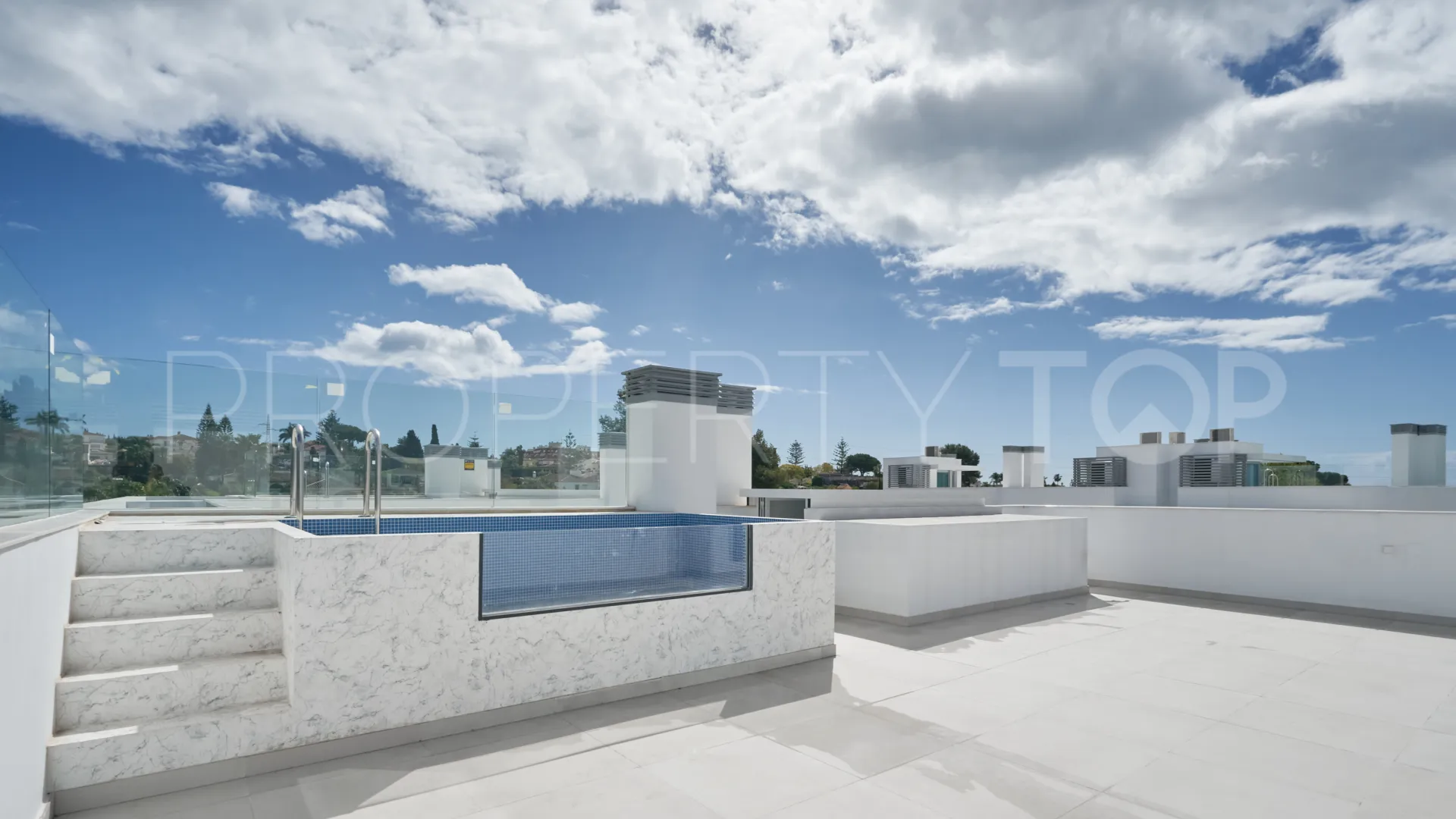 Se vende villa pareada en Guadalmina Alta de 3 dormitorios
