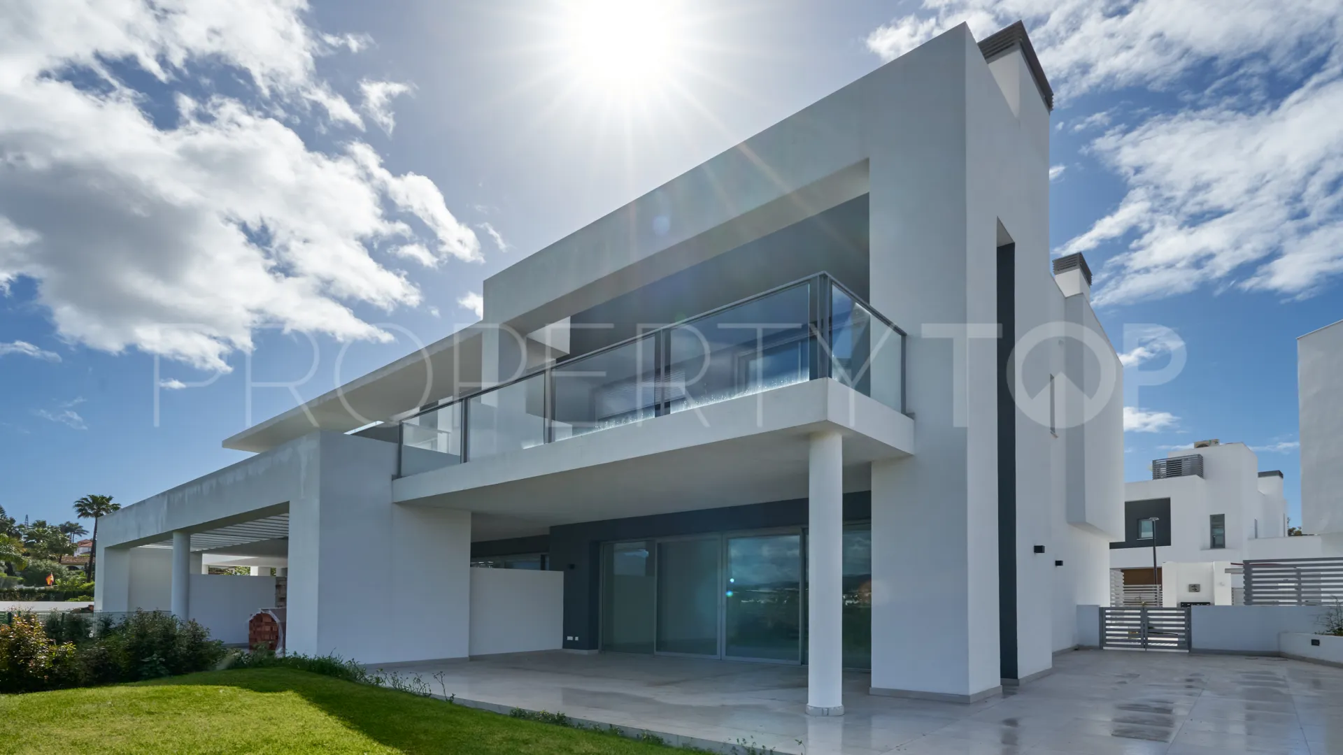 Se vende villa pareada en Guadalmina Alta de 3 dormitorios