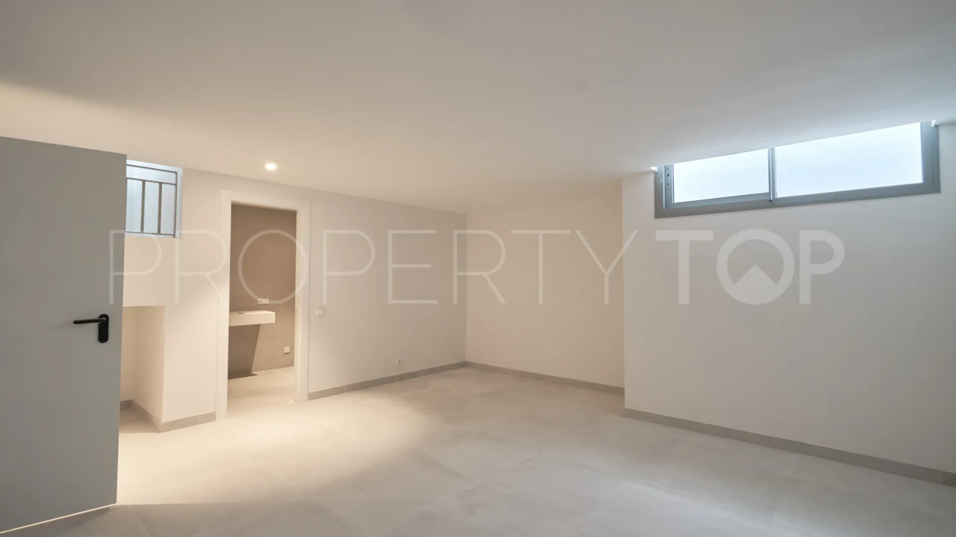 Se vende villa pareada en Guadalmina Alta de 3 dormitorios