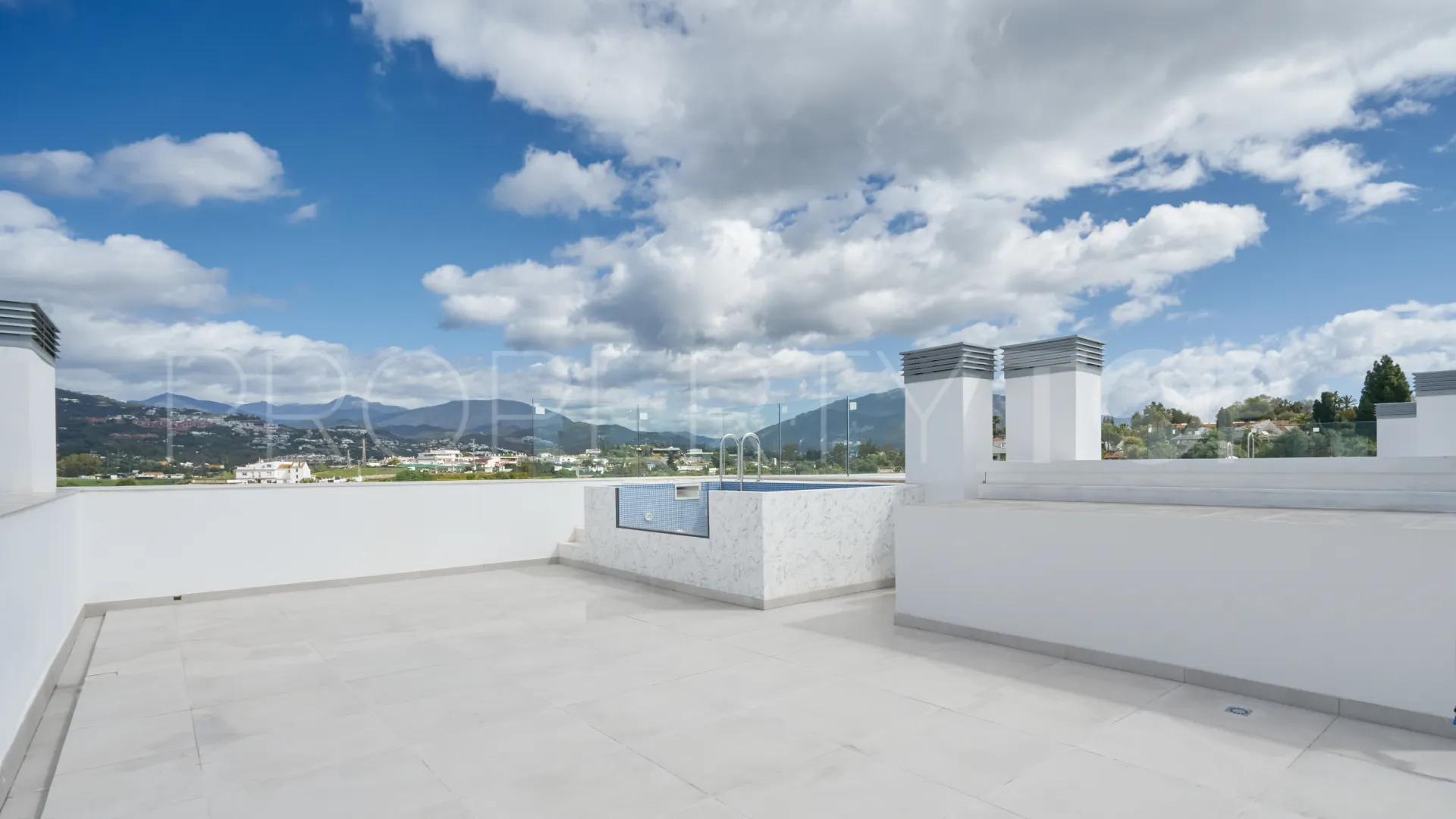 Se vende villa pareada en Guadalmina Alta de 3 dormitorios