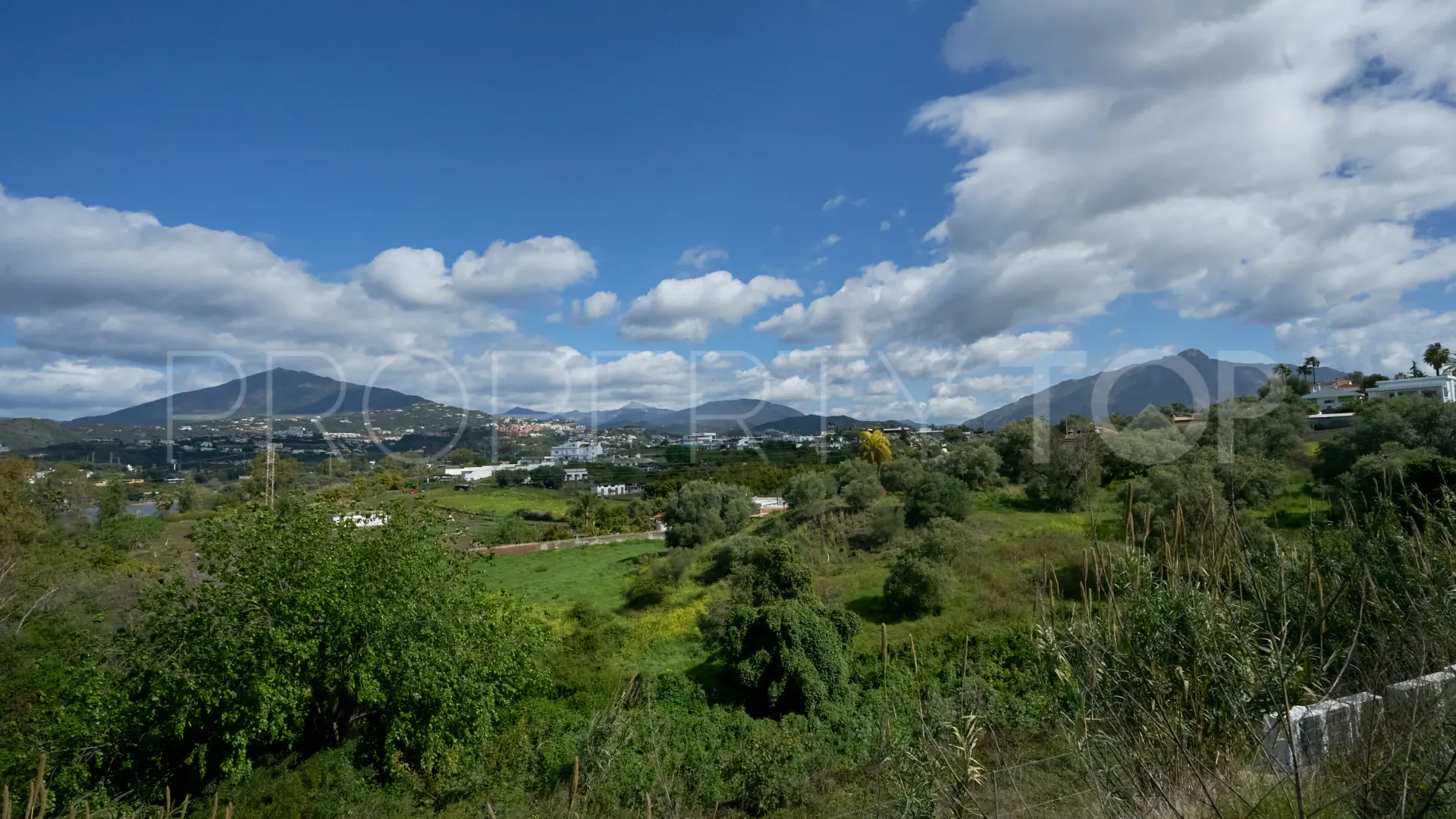 Se vende villa pareada en Guadalmina Alta de 3 dormitorios