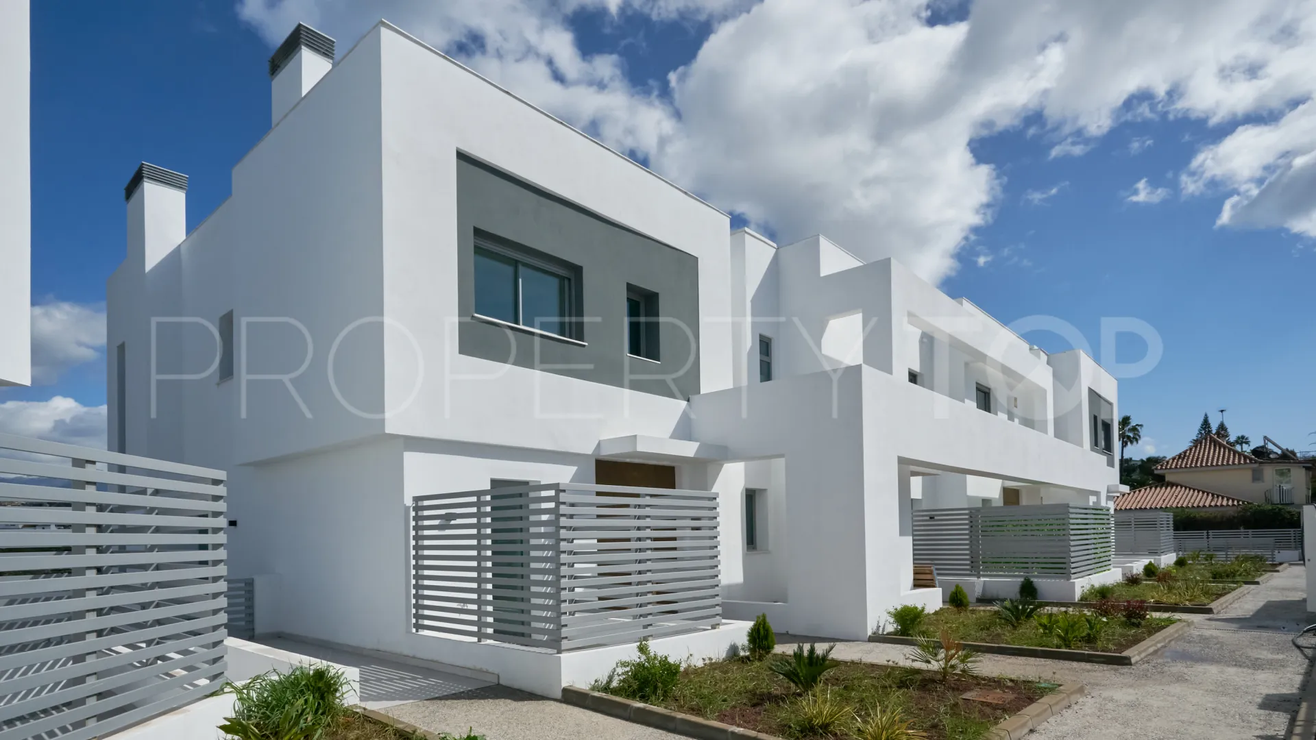 Se vende villa pareada en Guadalmina Alta de 3 dormitorios