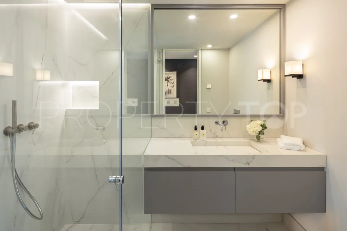Apartamento de 3 dormitorios a la venta en Marina Puente Romano