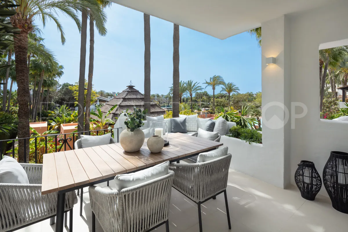Apartamento de 3 dormitorios a la venta en Marina Puente Romano