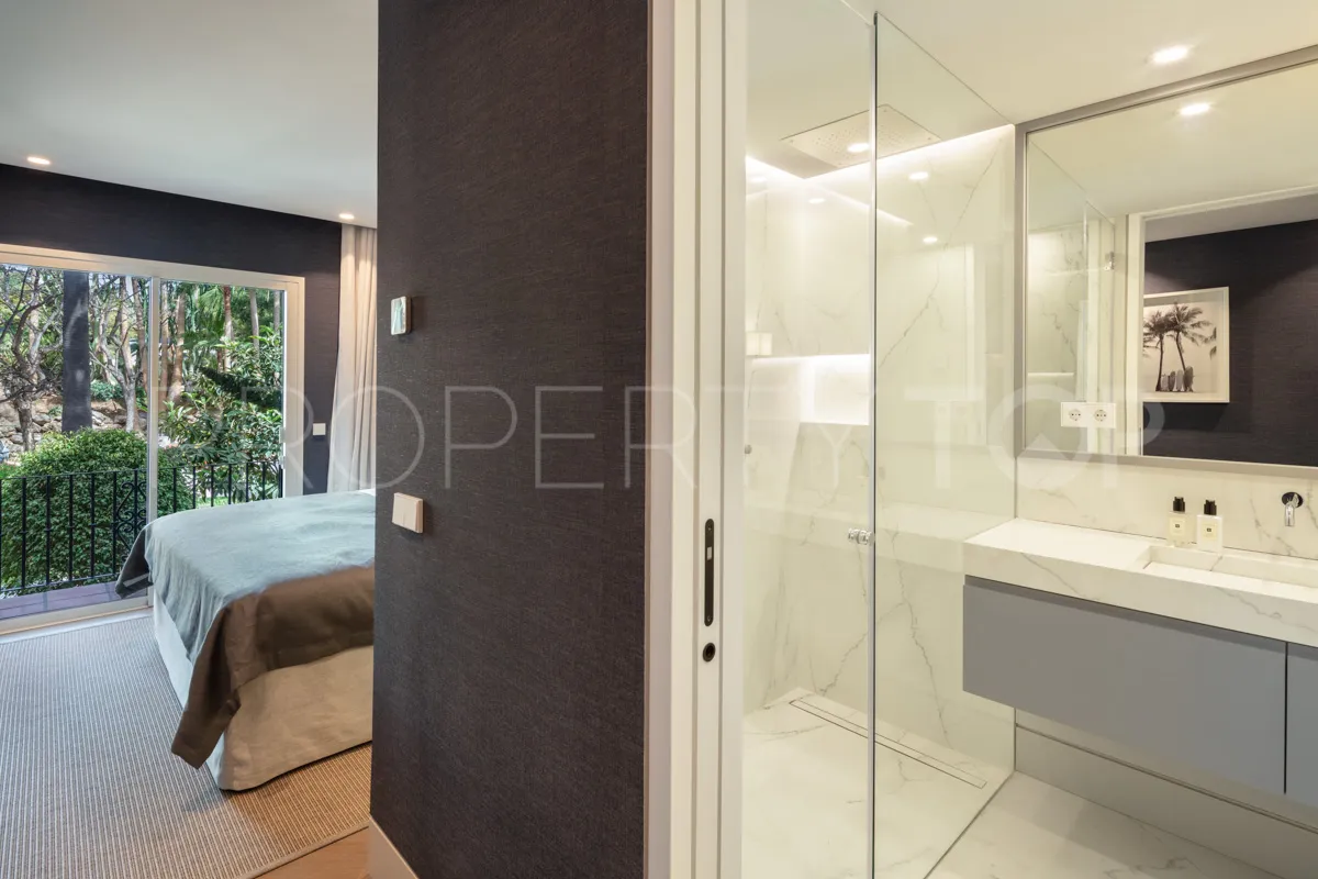 Apartamento de 3 dormitorios a la venta en Marina Puente Romano