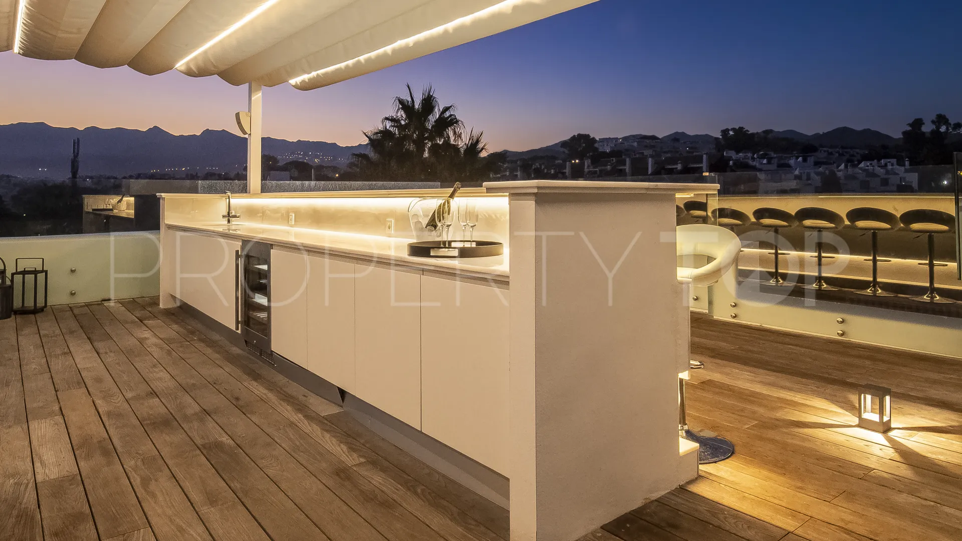 Buy villa with 6 bedrooms in El Rosario
