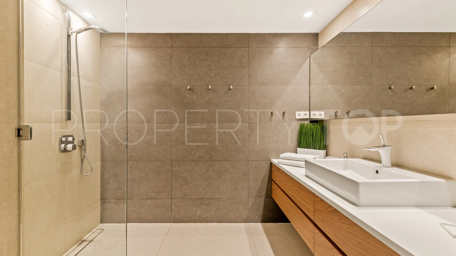 Buy villa with 6 bedrooms in El Rosario