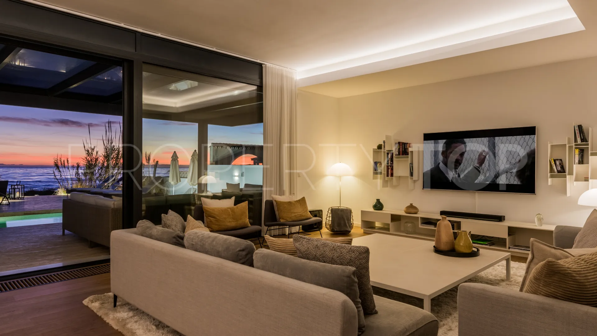 Buy villa with 6 bedrooms in El Rosario