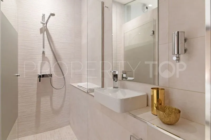 7 bedrooms Nueva Andalucia villa for sale