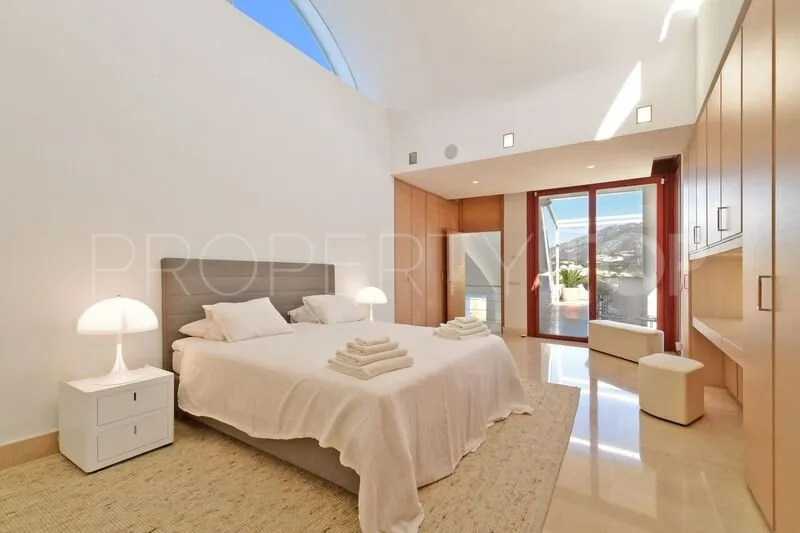 7 bedrooms Nueva Andalucia villa for sale