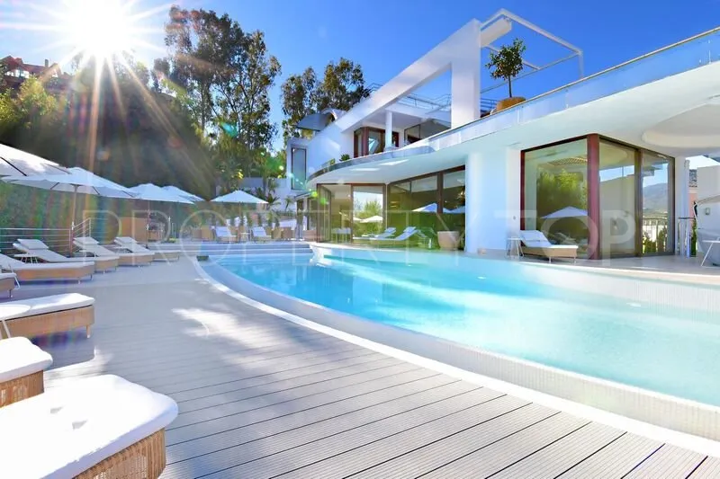 7 bedrooms Nueva Andalucia villa for sale