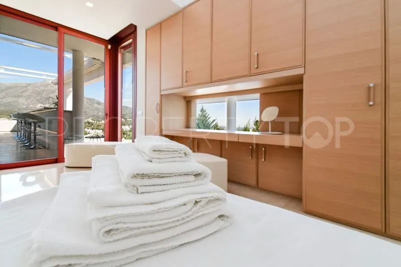 7 bedrooms Nueva Andalucia villa for sale