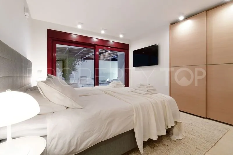 7 bedrooms Nueva Andalucia villa for sale