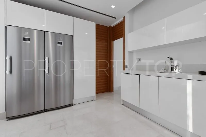 7 bedrooms Nueva Andalucia villa for sale